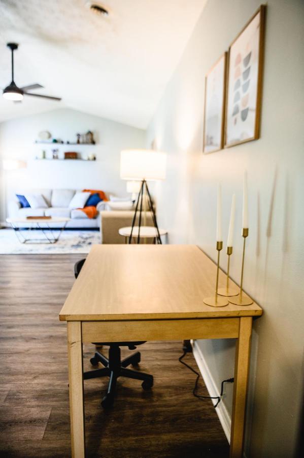 Urban Cottage: Homey & Convenient Huntington Esterno foto