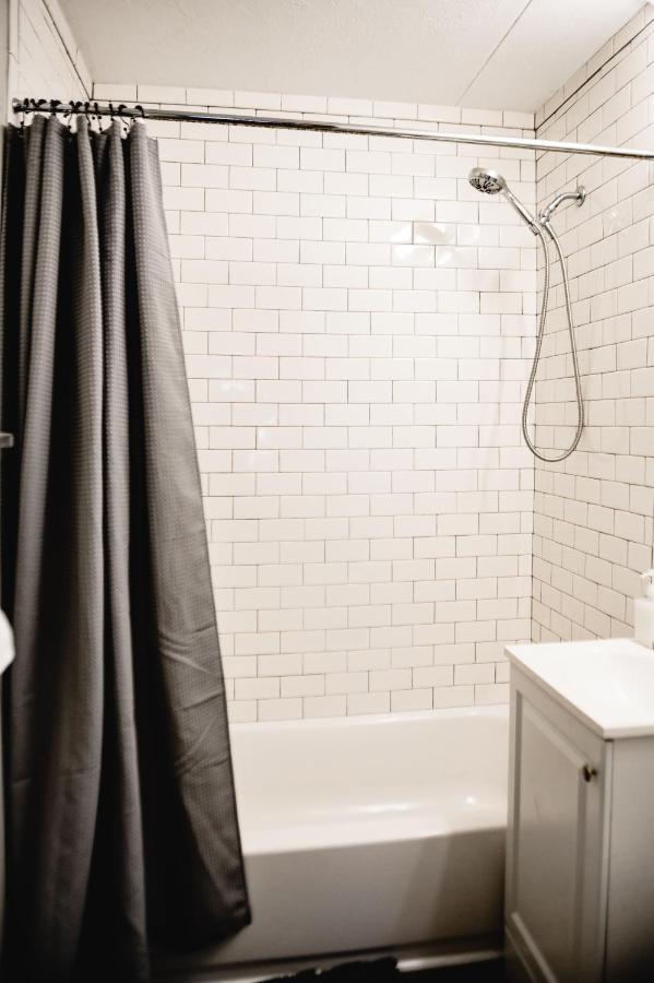 Urban Cottage: Homey & Convenient Huntington Esterno foto