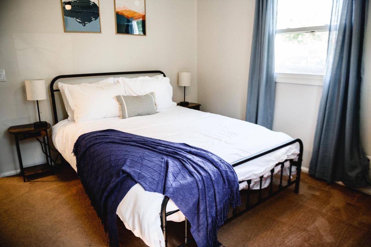 Urban Cottage: Homey & Convenient Huntington Esterno foto